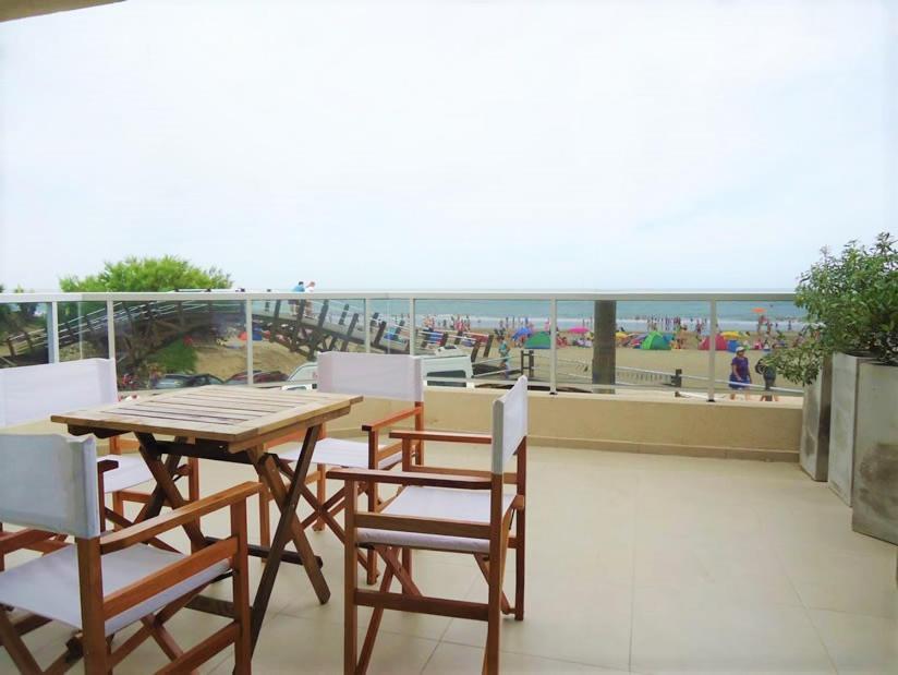 Hotel Tejas Rojas Villa Gesell Exteriör bild